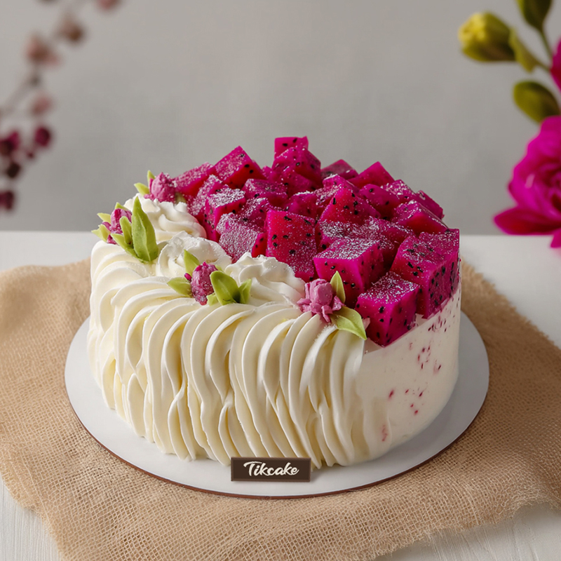 原创火龙果主题水果鲜奶蛋糕